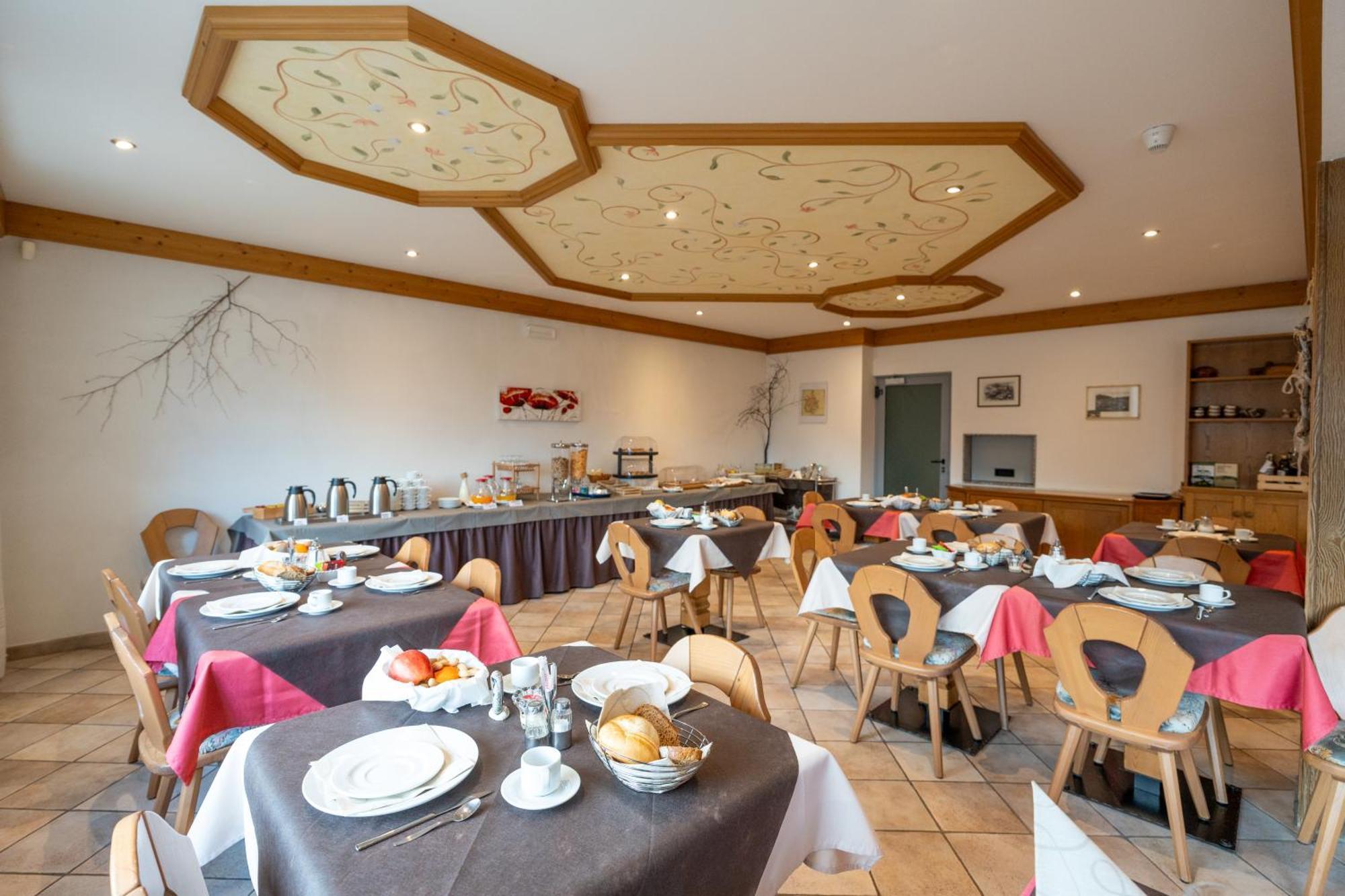 Albergo Pensione Serenetta Varena Extérieur photo